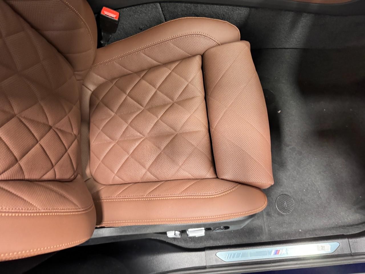 BMW X5 Vehicle Full-screen Gallery Image 19