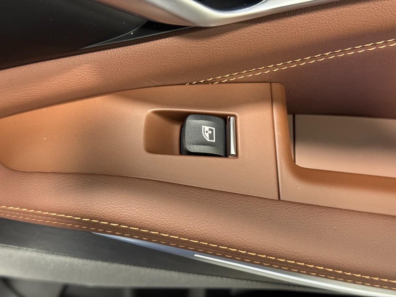 BMW X5 Vehicle Full-screen Gallery Image 22