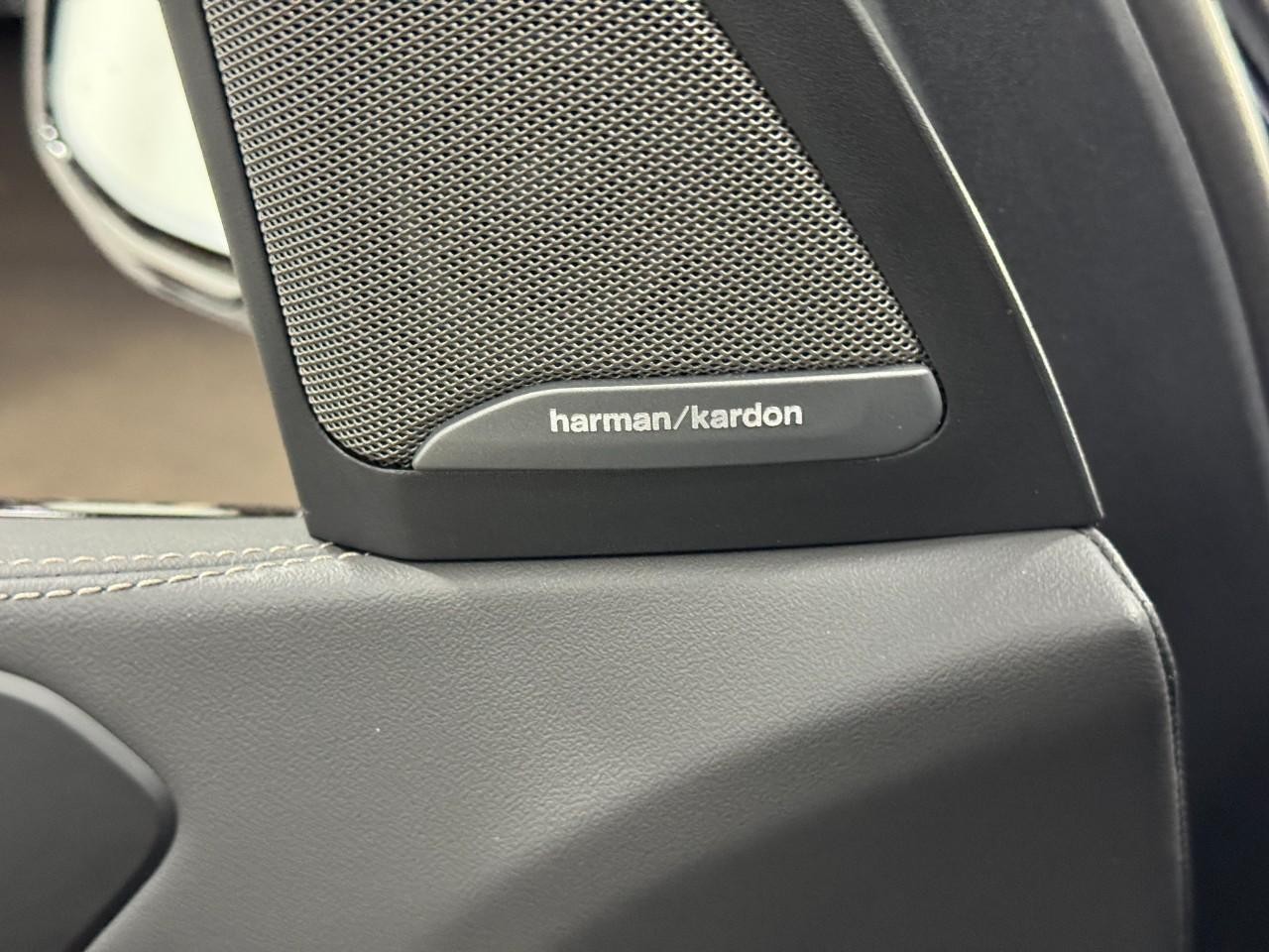 BMW X5 Vehicle Full-screen Gallery Image 23