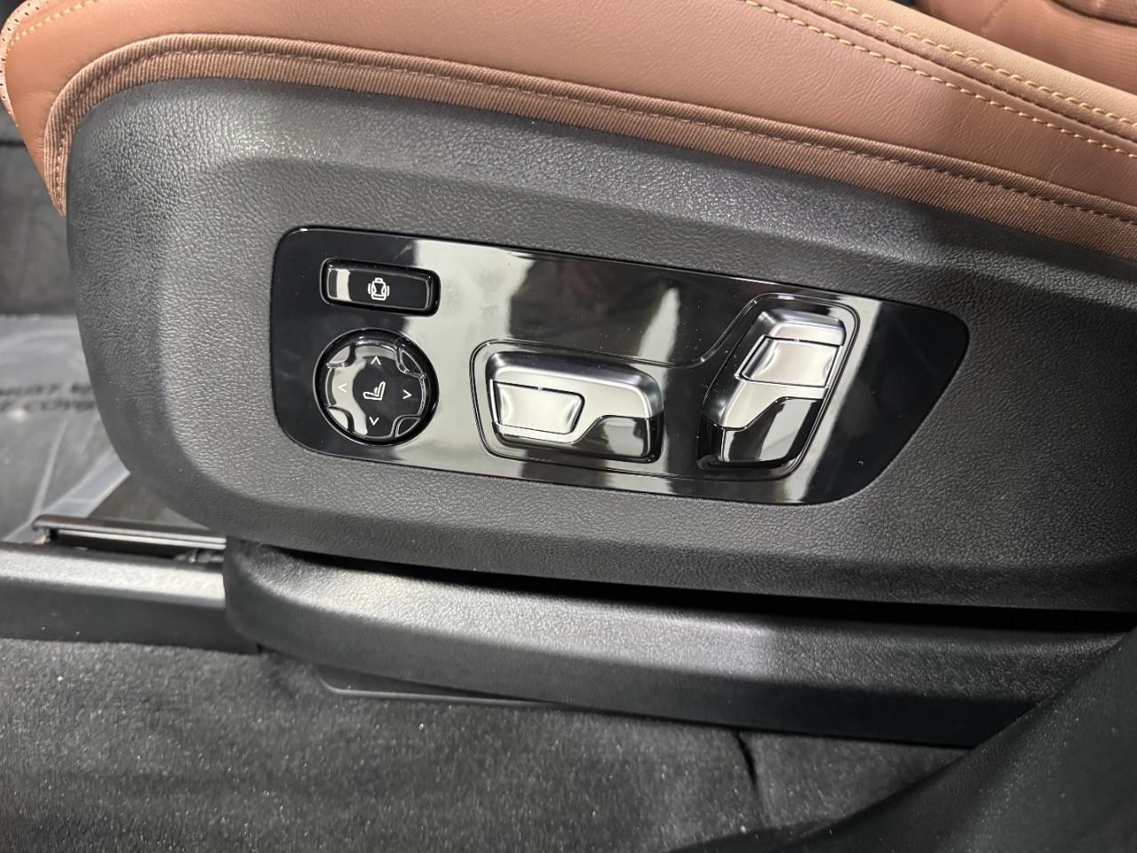 BMW X5 Vehicle Full-screen Gallery Image 29