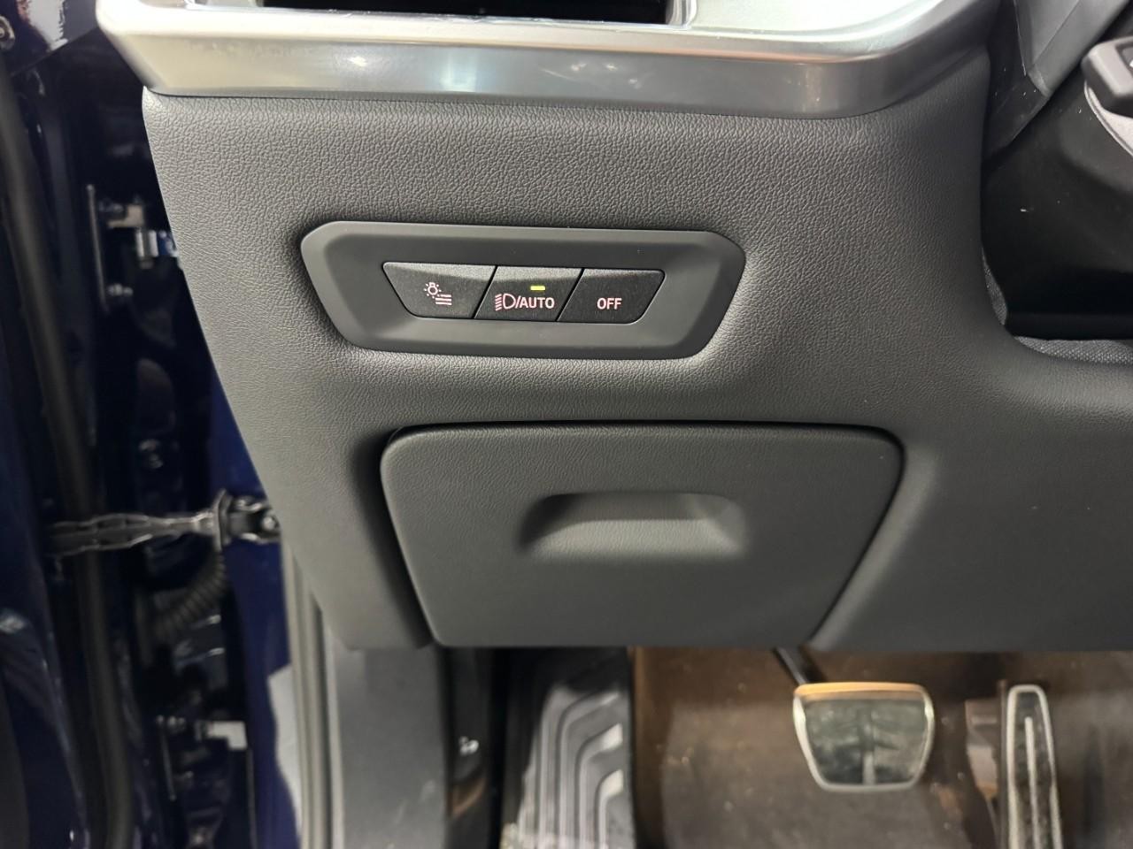 BMW X5 Vehicle Full-screen Gallery Image 30