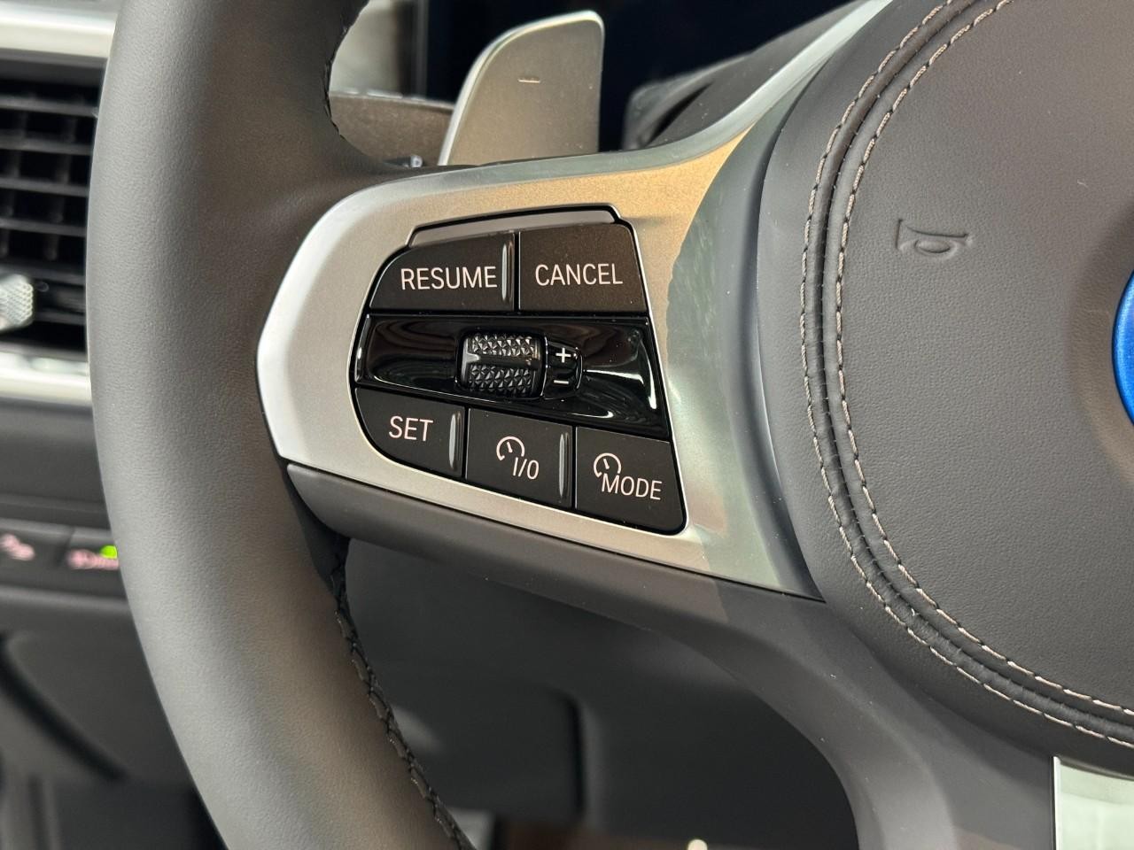 BMW X5 Vehicle Full-screen Gallery Image 31