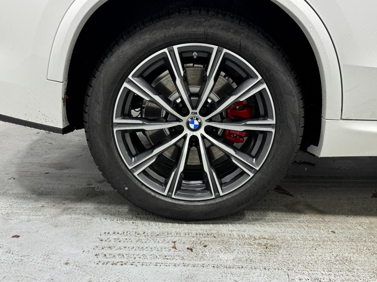 BMW X5 Vehicle Full-screen Gallery Image 5