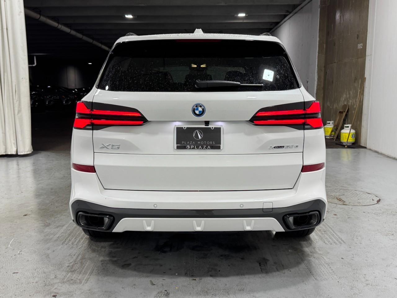 BMW X5 Vehicle Full-screen Gallery Image 9