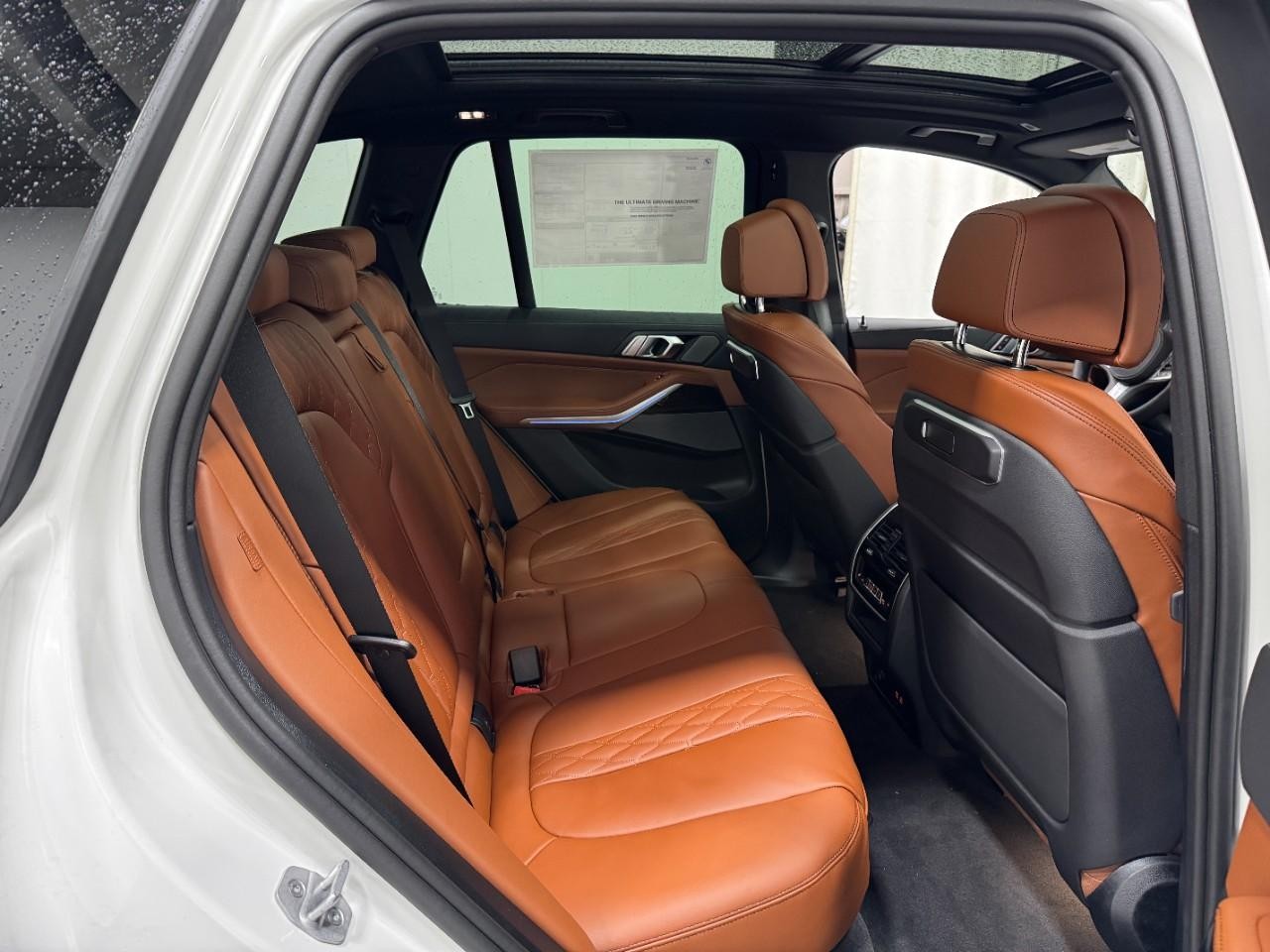 BMW X5 Vehicle Full-screen Gallery Image 10