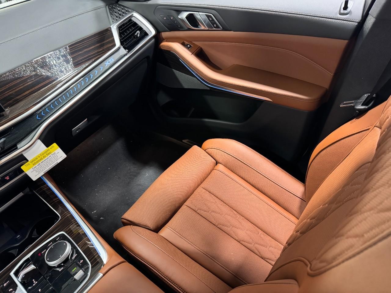 BMW X5 Vehicle Full-screen Gallery Image 17