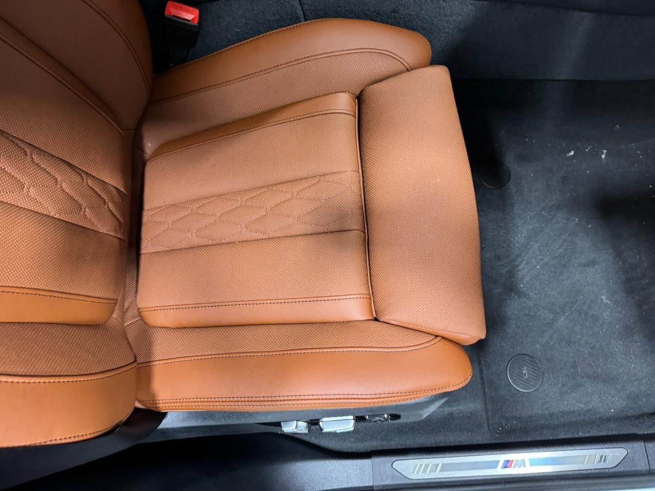 BMW X5 Vehicle Full-screen Gallery Image 19