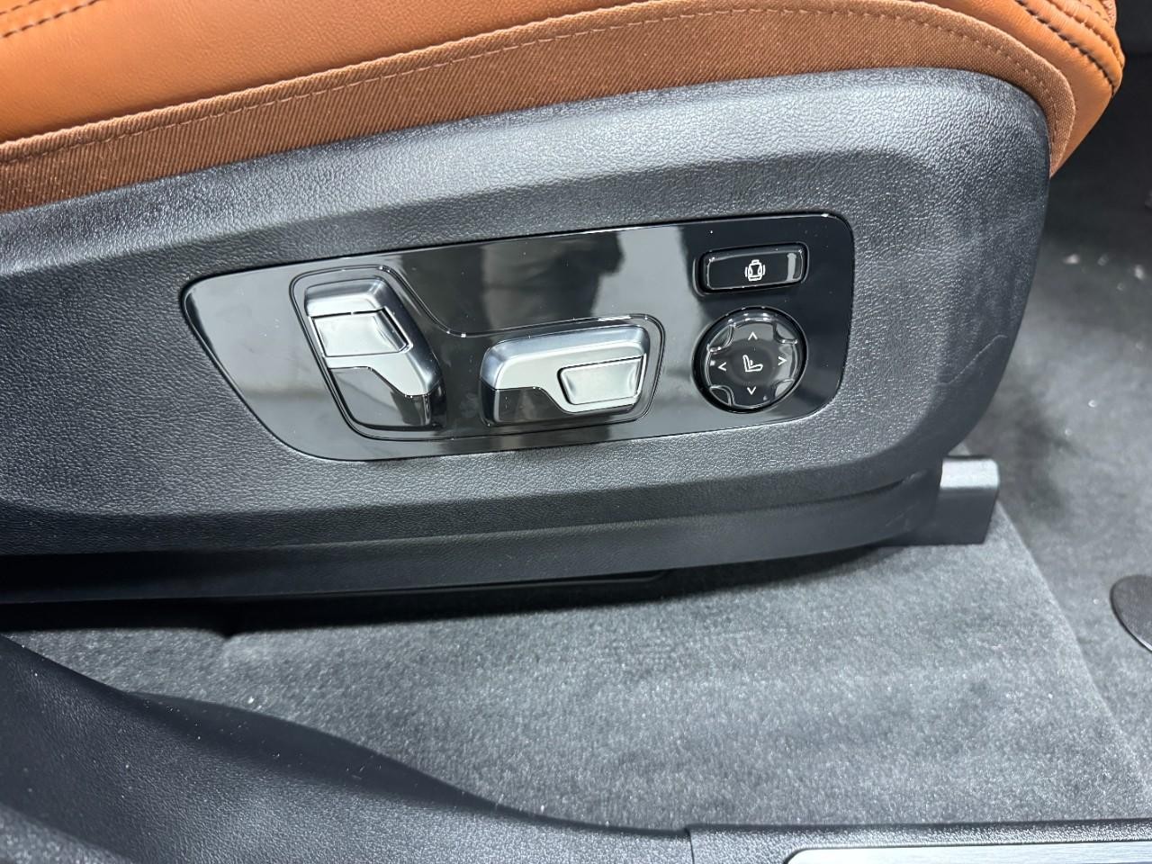 BMW X5 Vehicle Full-screen Gallery Image 20