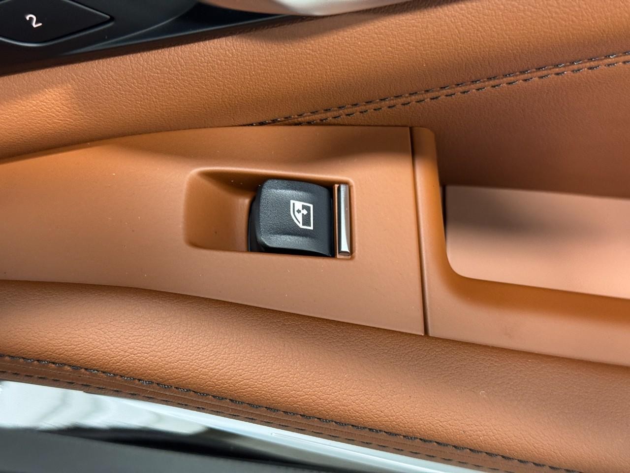 BMW X5 Vehicle Full-screen Gallery Image 23