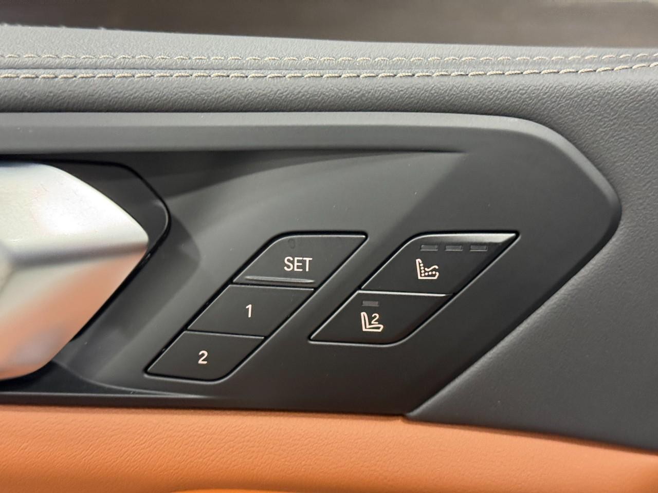 BMW X5 Vehicle Full-screen Gallery Image 25