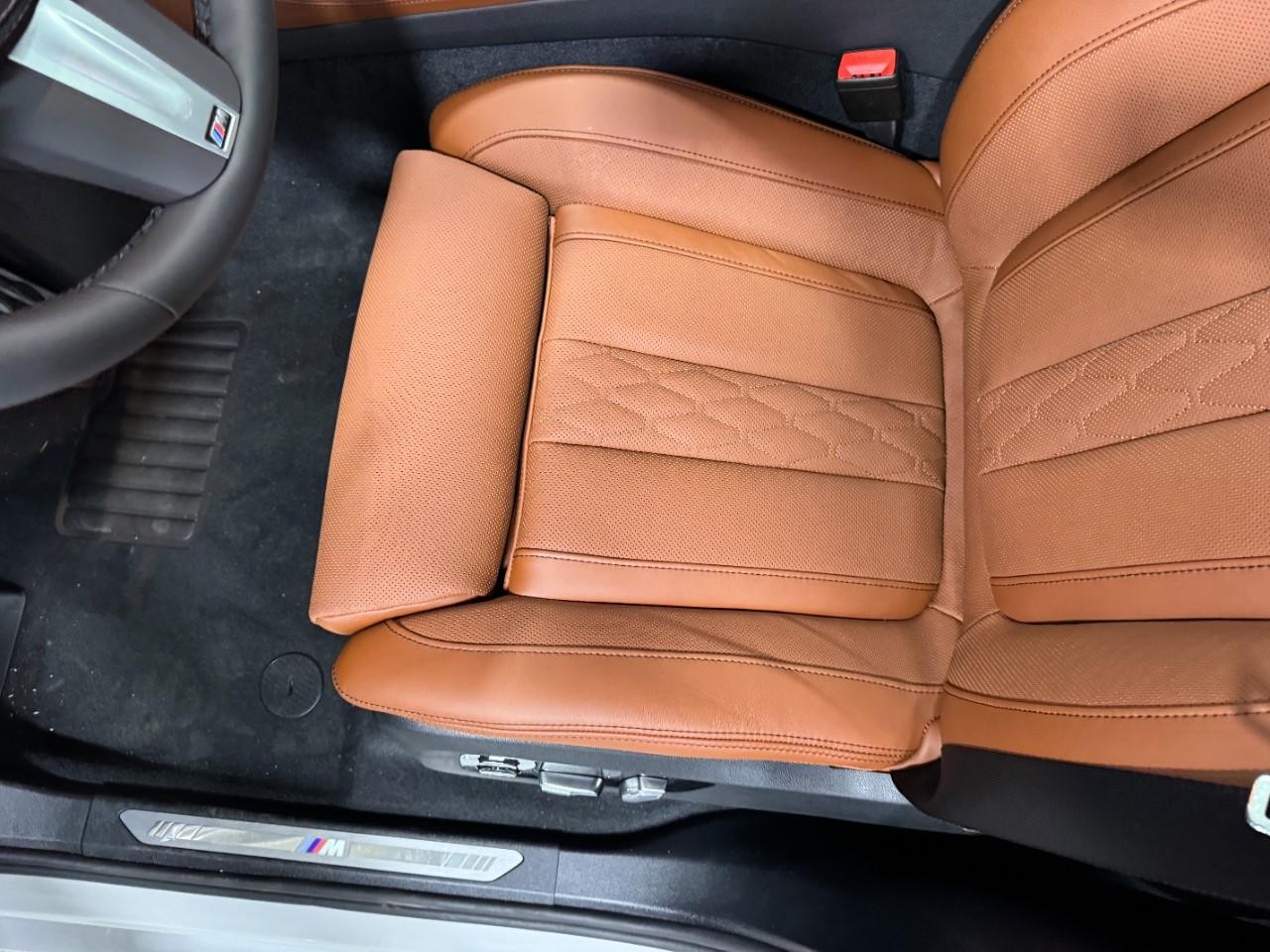 BMW X5 Vehicle Full-screen Gallery Image 29