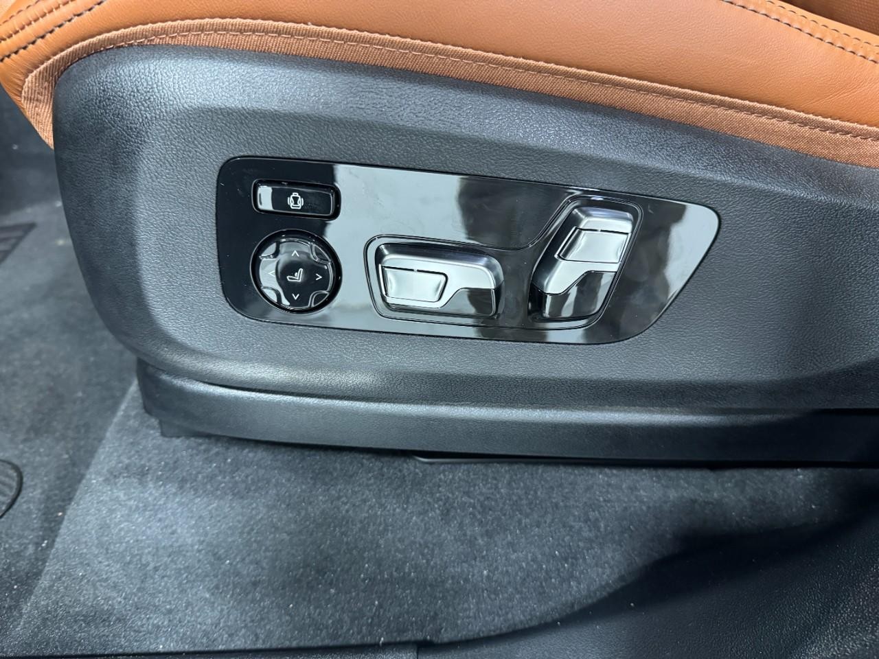 BMW X5 Vehicle Full-screen Gallery Image 30