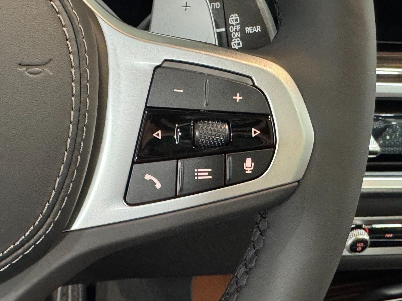 BMW X5 Vehicle Full-screen Gallery Image 33