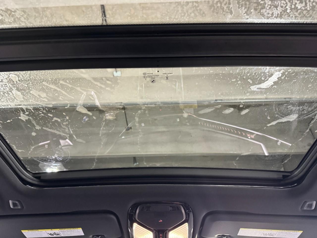 BMW X5 Vehicle Full-screen Gallery Image 11