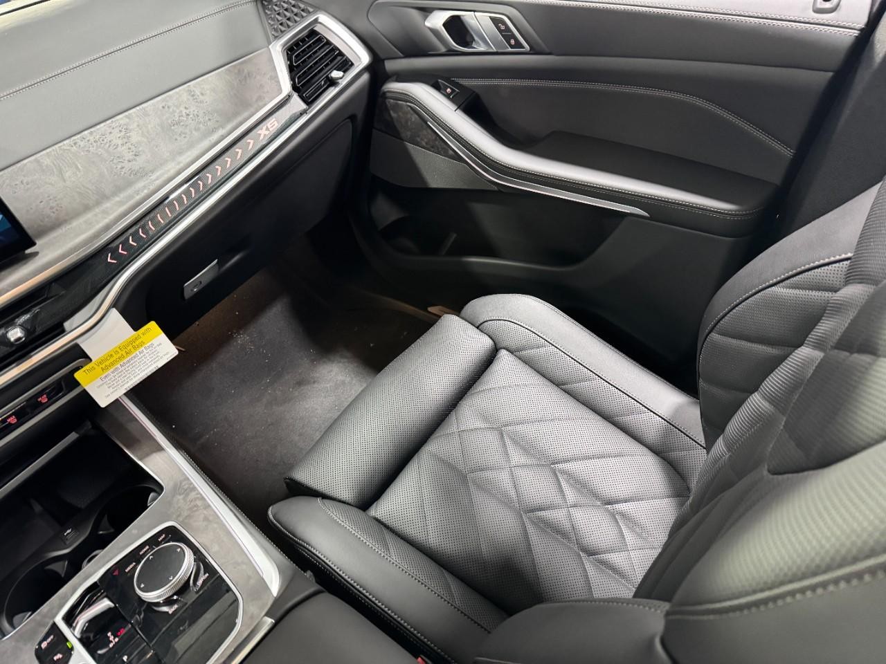 BMW X5 Vehicle Full-screen Gallery Image 16