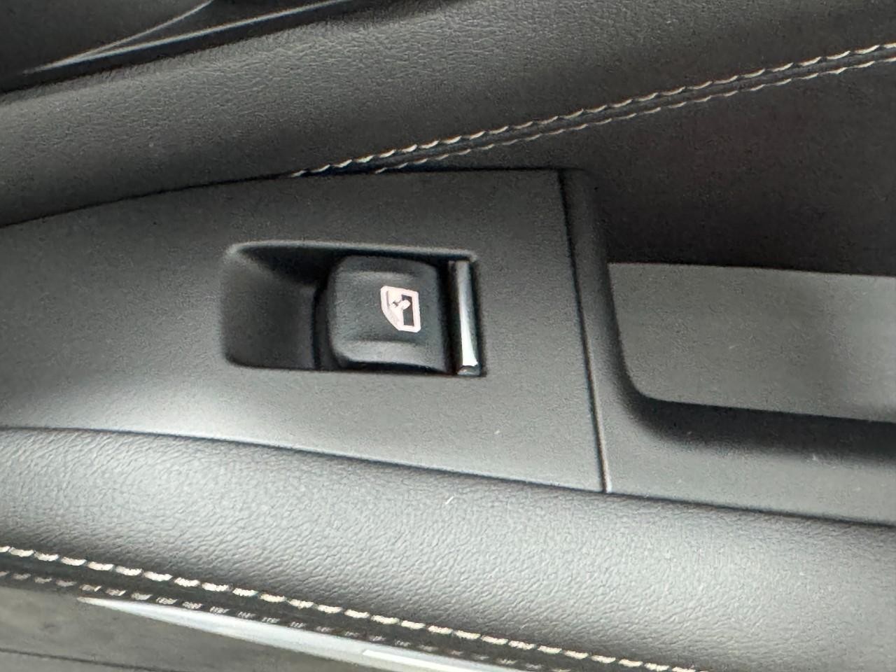 BMW X5 Vehicle Full-screen Gallery Image 21