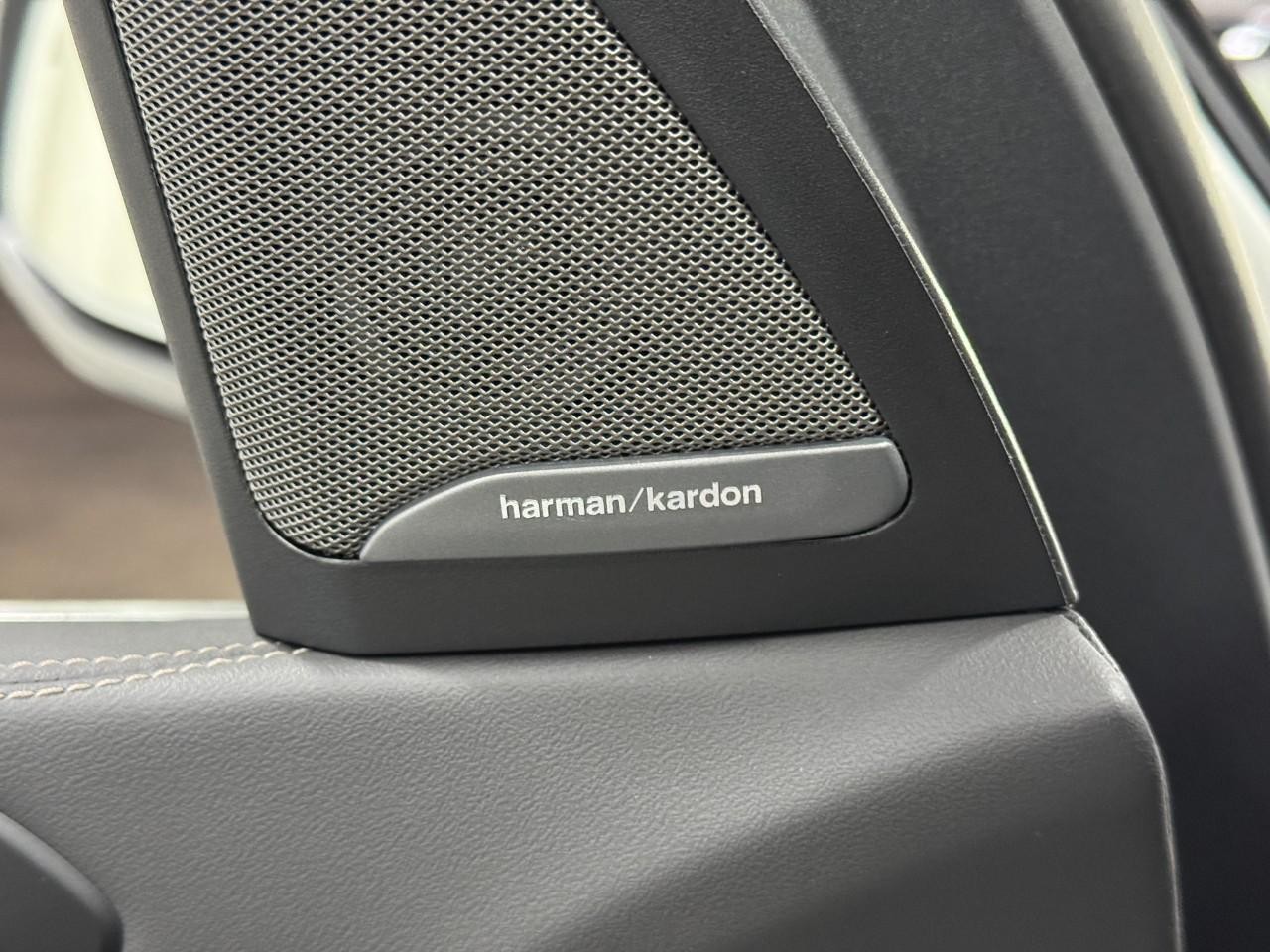 BMW X5 Vehicle Full-screen Gallery Image 22