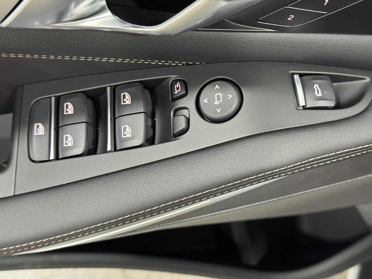 BMW X5 Vehicle Full-screen Gallery Image 25