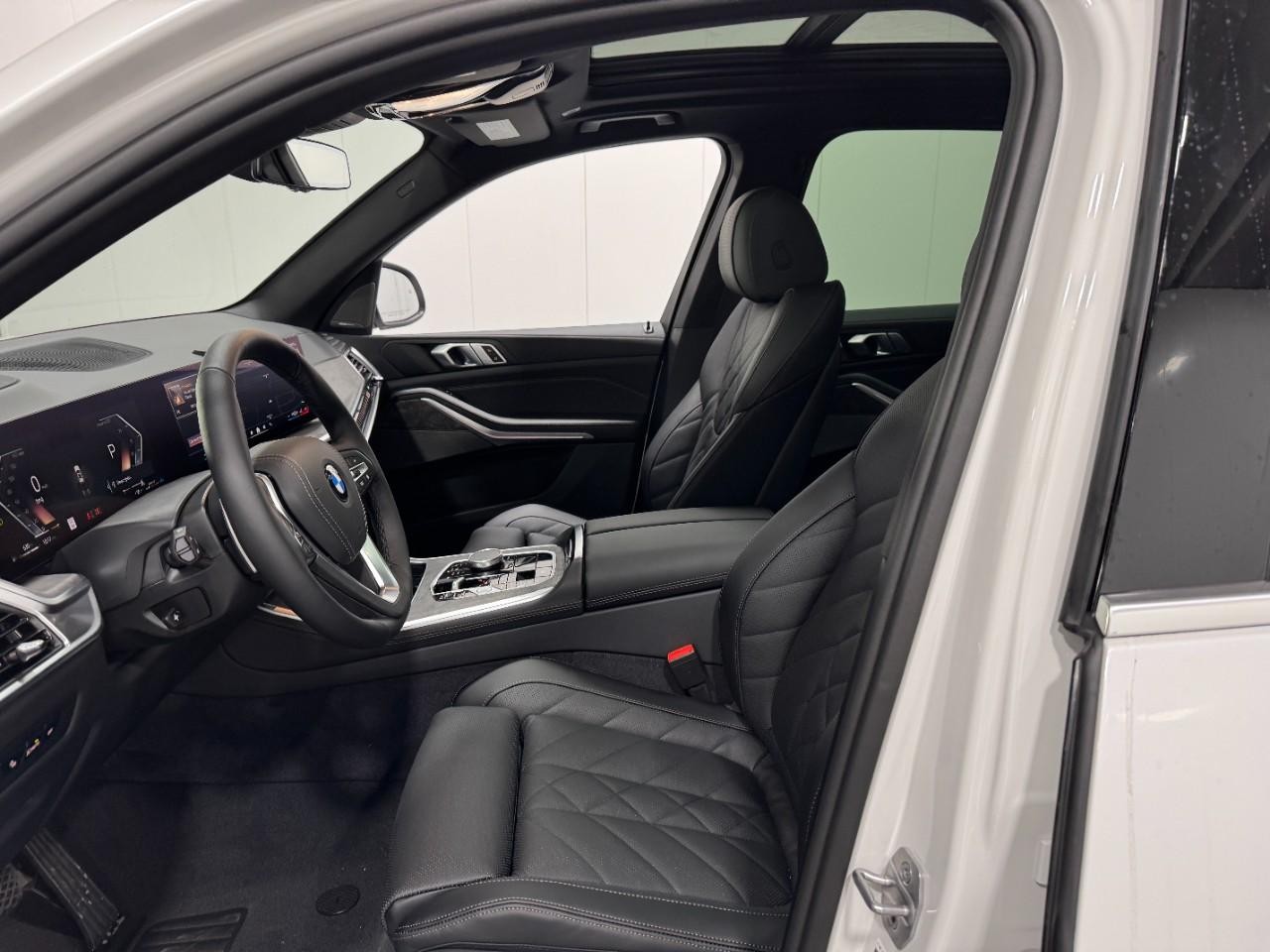 BMW X5 Vehicle Full-screen Gallery Image 26