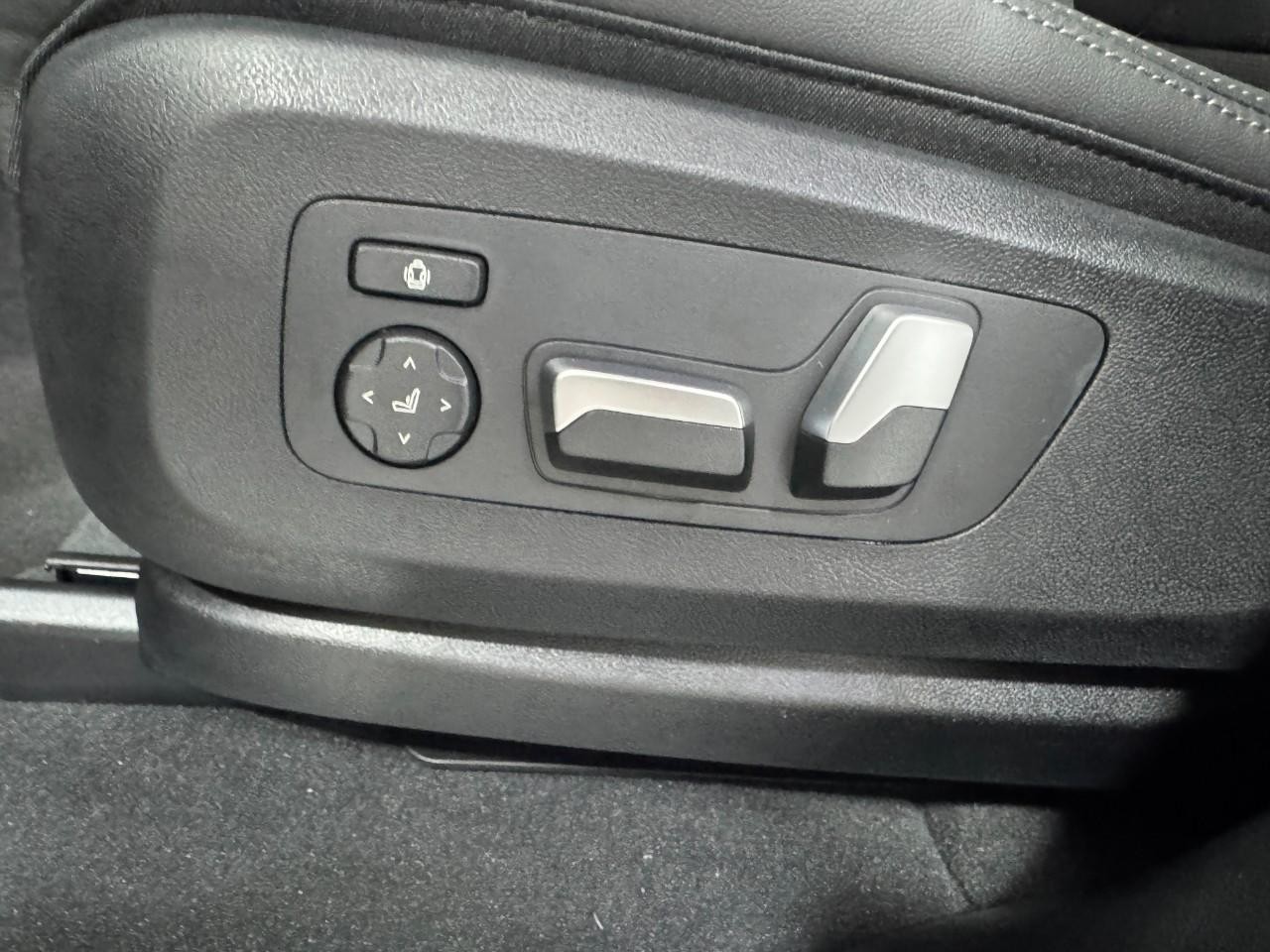 BMW X5 Vehicle Full-screen Gallery Image 27