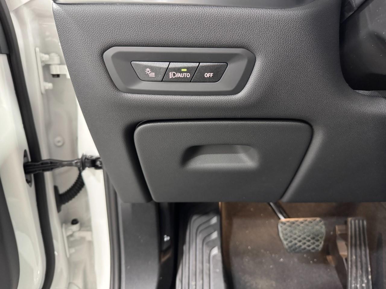 BMW X5 Vehicle Full-screen Gallery Image 28