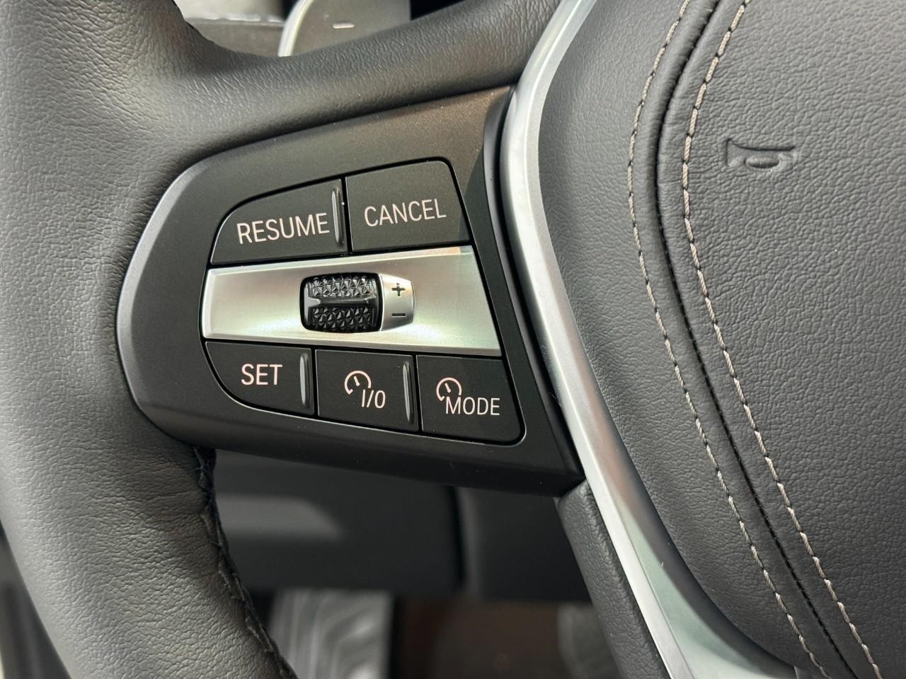 BMW X5 Vehicle Full-screen Gallery Image 29