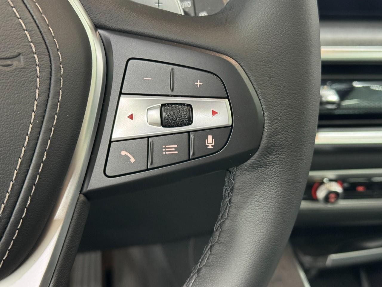 BMW X5 Vehicle Full-screen Gallery Image 30