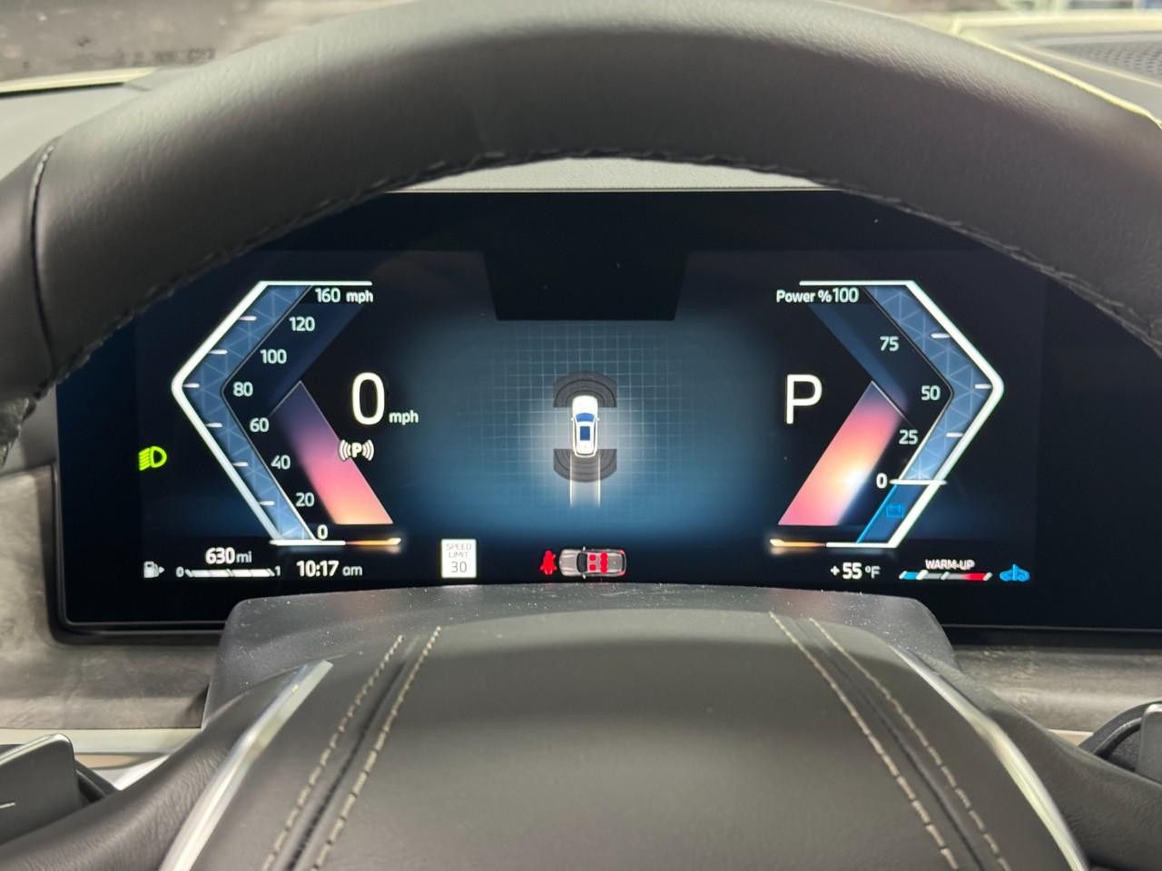 BMW X5 Vehicle Full-screen Gallery Image 31