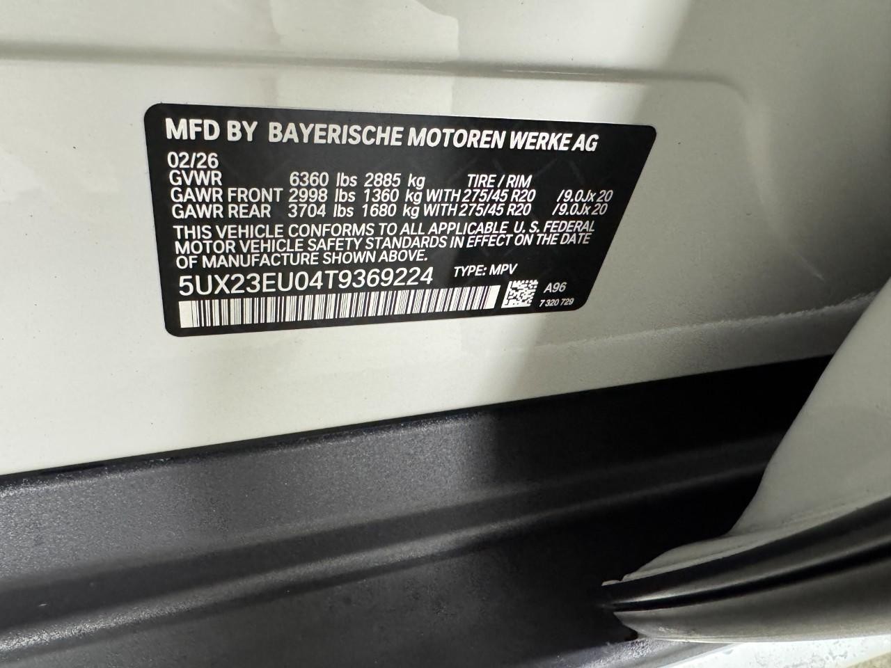 BMW X5 Vehicle Full-screen Gallery Image 33