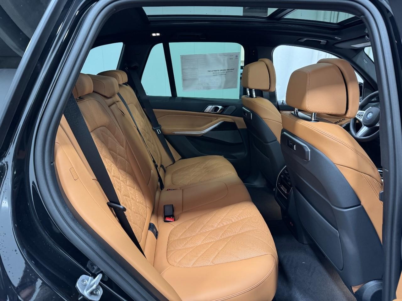 BMW X5 Vehicle Full-screen Gallery Image 10