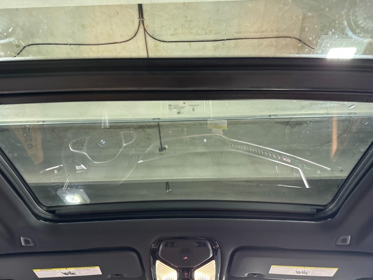 BMW X5 Vehicle Full-screen Gallery Image 12