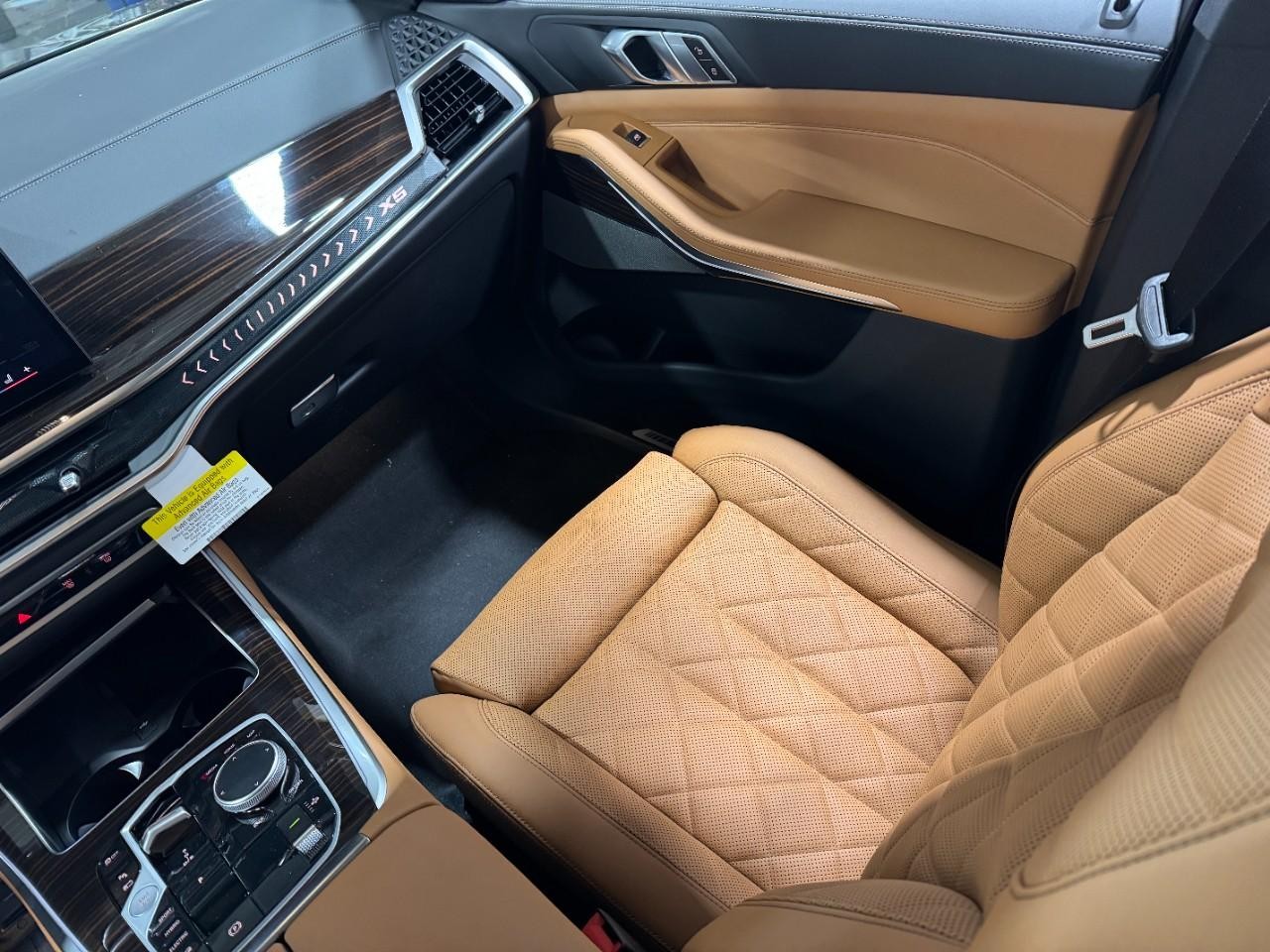 BMW X5 Vehicle Full-screen Gallery Image 17