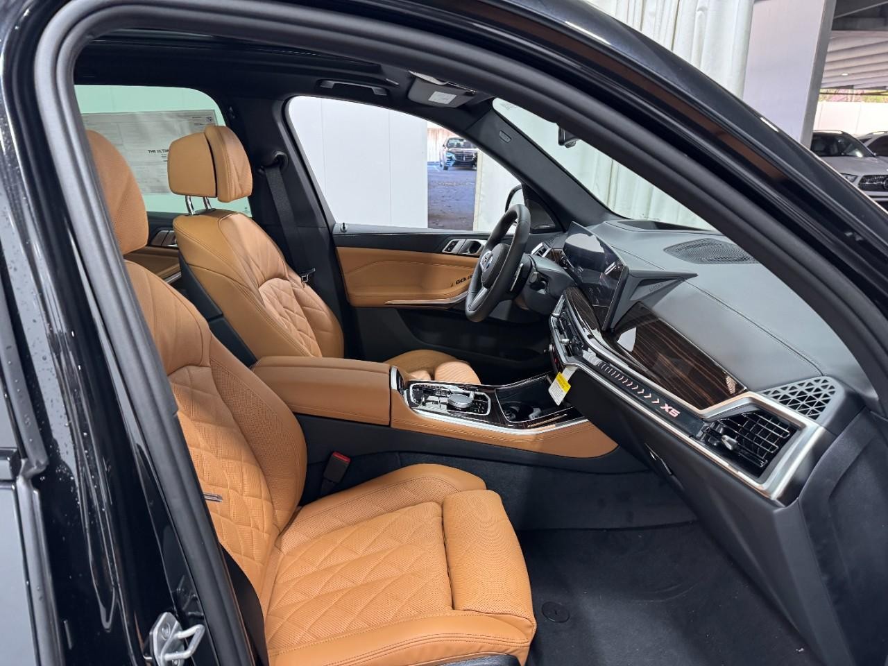 BMW X5 Vehicle Full-screen Gallery Image 18