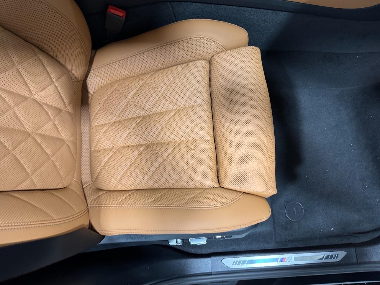 BMW X5 Vehicle Full-screen Gallery Image 19