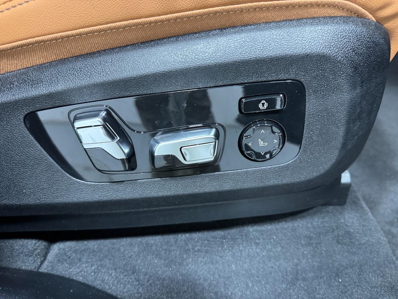 BMW X5 Vehicle Full-screen Gallery Image 20