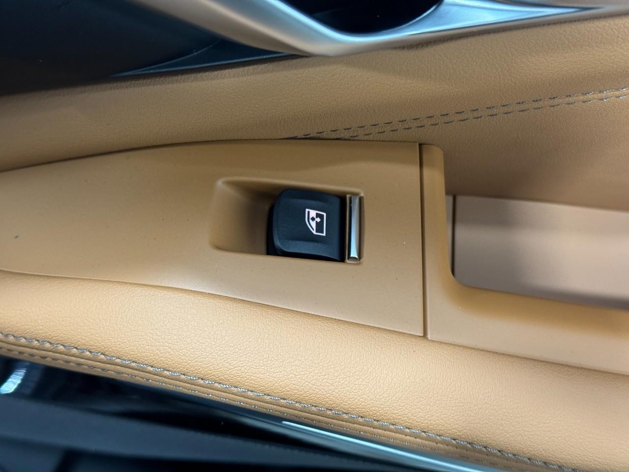 BMW X5 Vehicle Full-screen Gallery Image 22