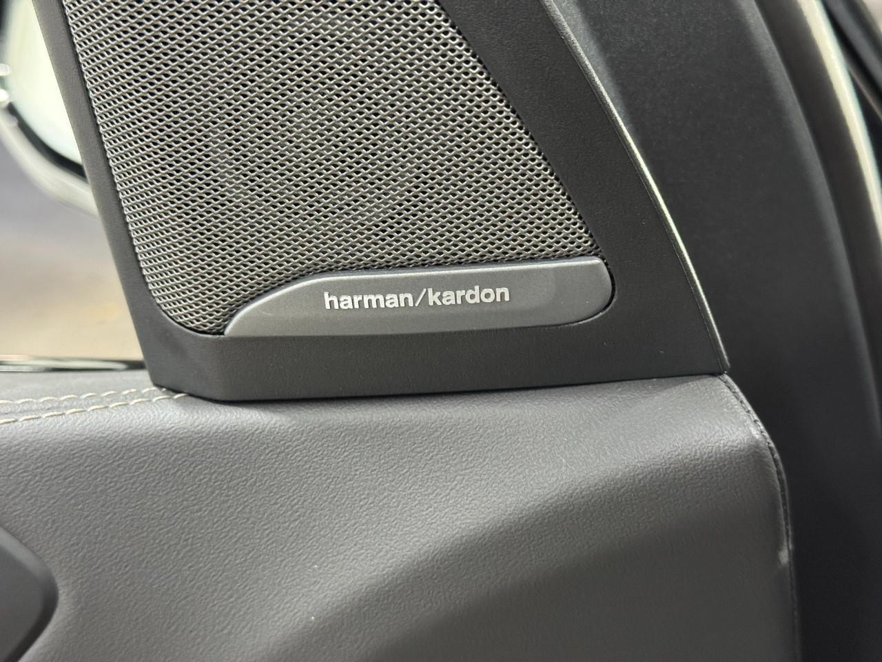 BMW X5 Vehicle Full-screen Gallery Image 23