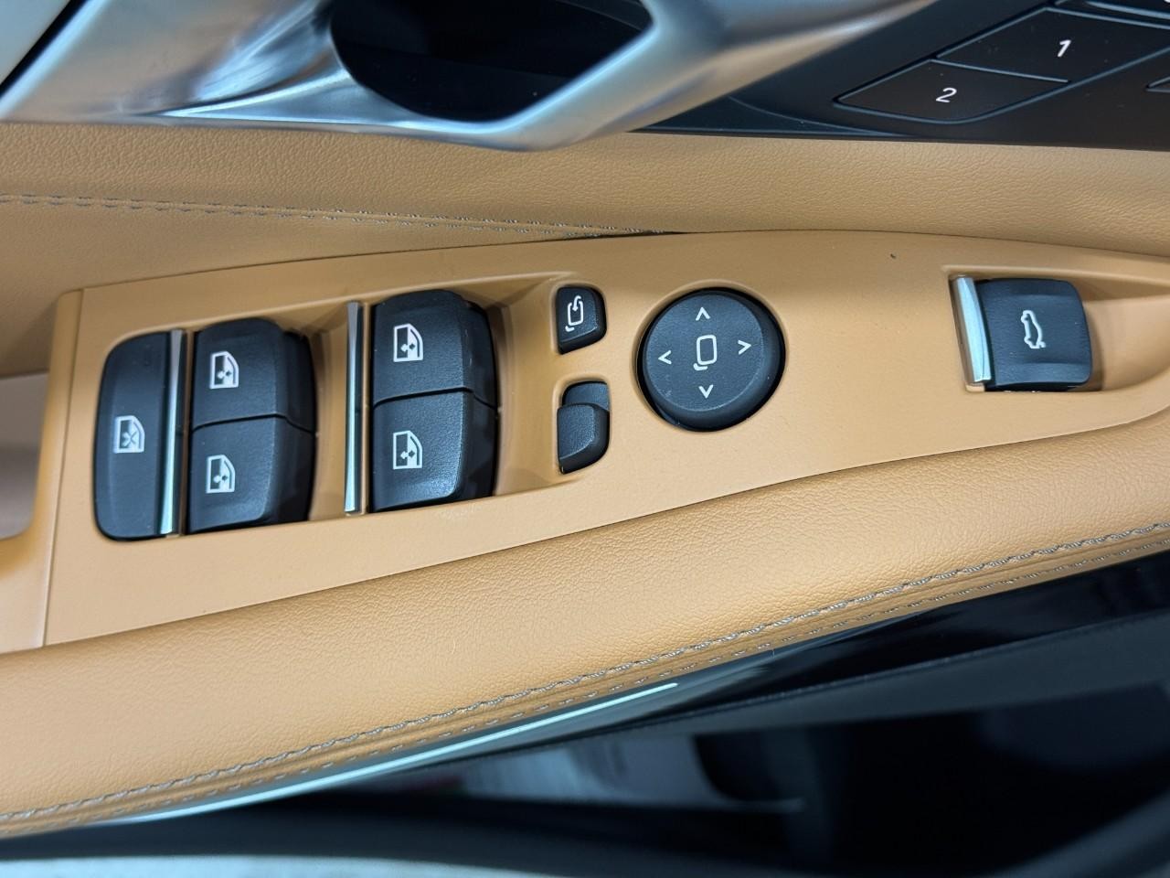 BMW X5 Vehicle Full-screen Gallery Image 26