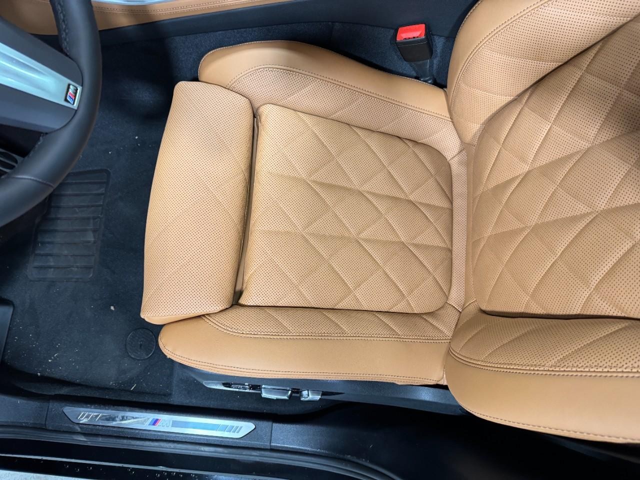 BMW X5 Vehicle Full-screen Gallery Image 28