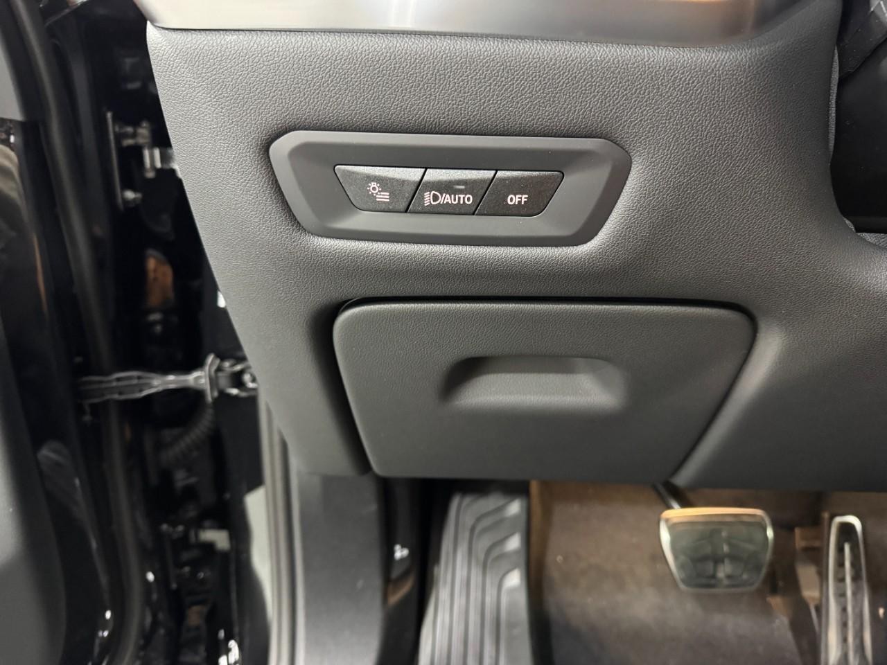 BMW X5 Vehicle Full-screen Gallery Image 30