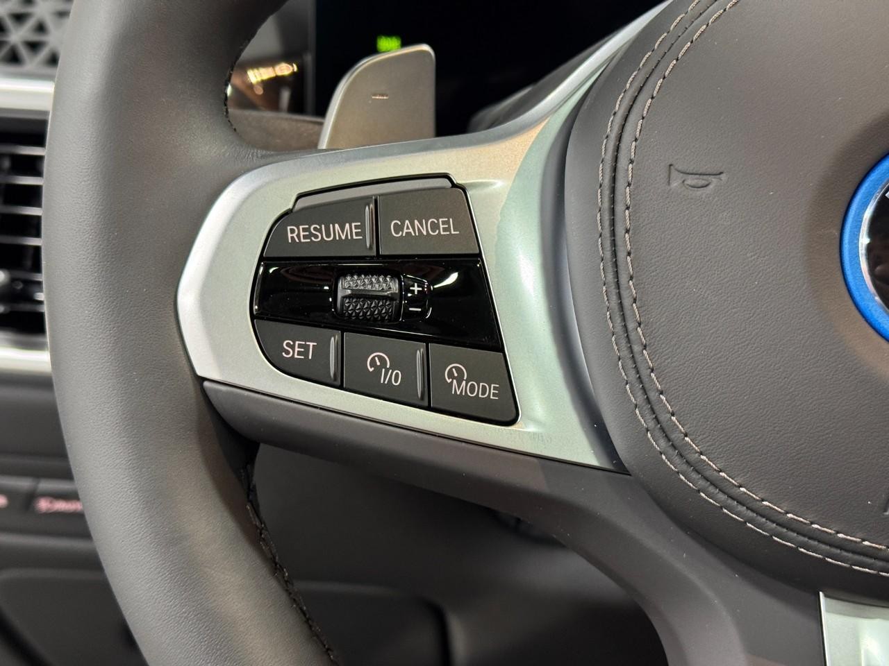 BMW X5 Vehicle Full-screen Gallery Image 31