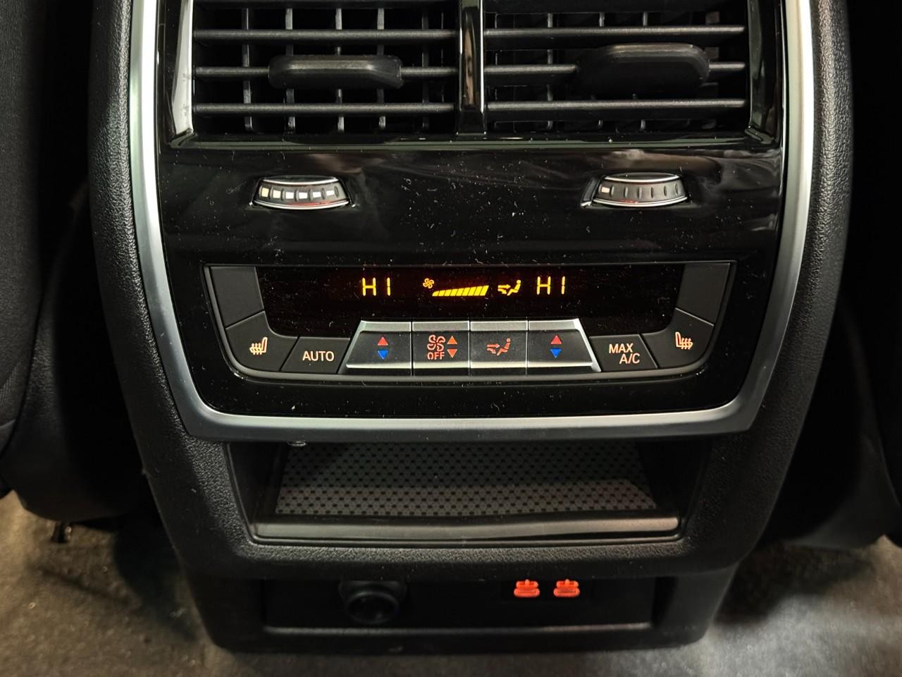 BMW X7 Vehicle Full-screen Gallery Image 13