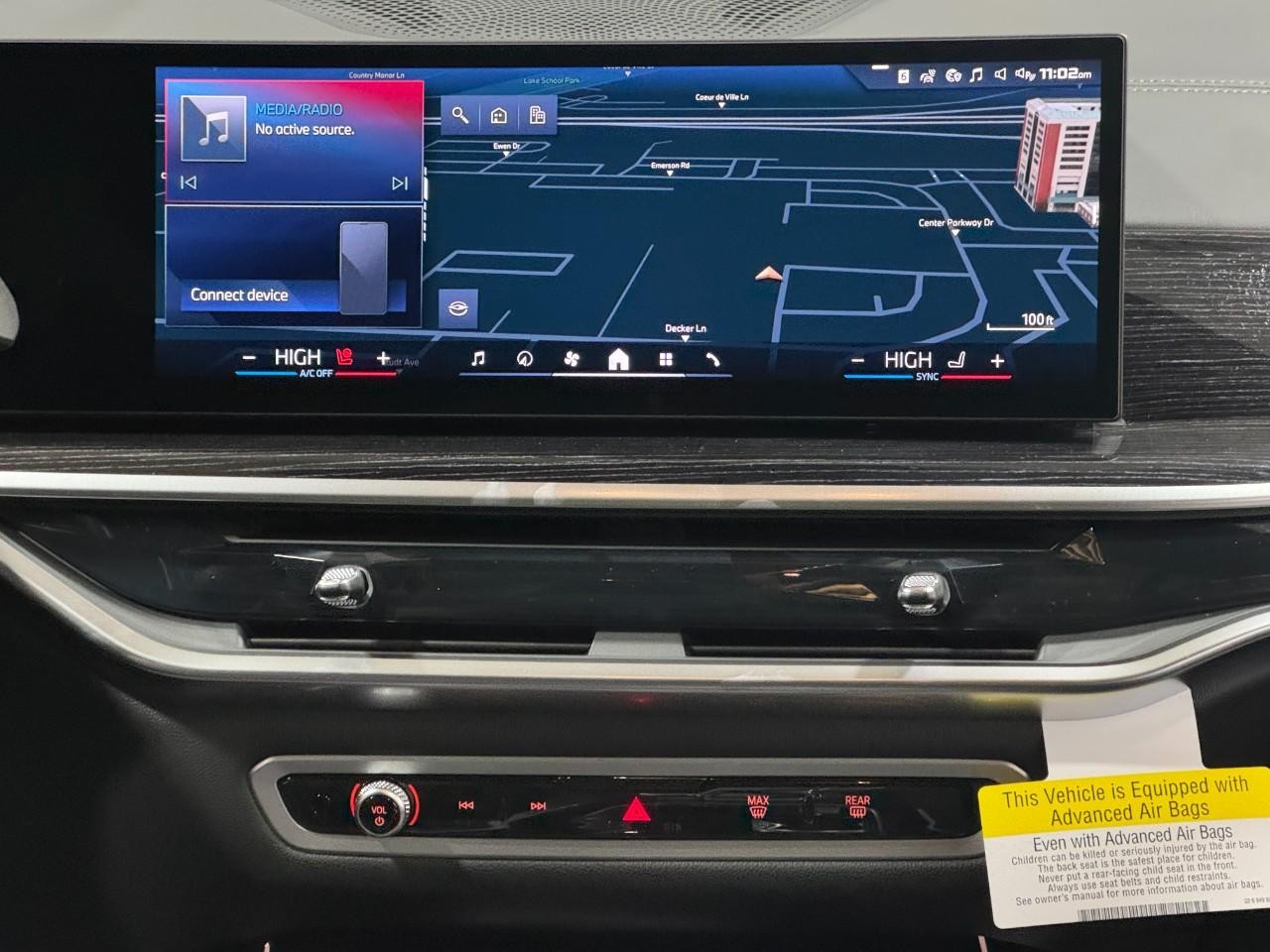 BMW X7 Vehicle Full-screen Gallery Image 17