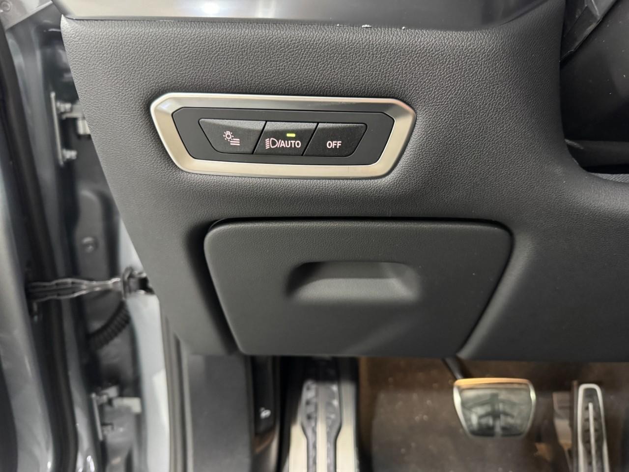 BMW X7 Vehicle Full-screen Gallery Image 33