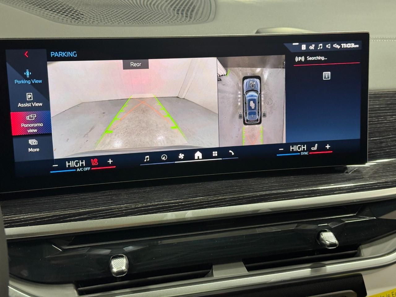 BMW X7 Vehicle Full-screen Gallery Image 37