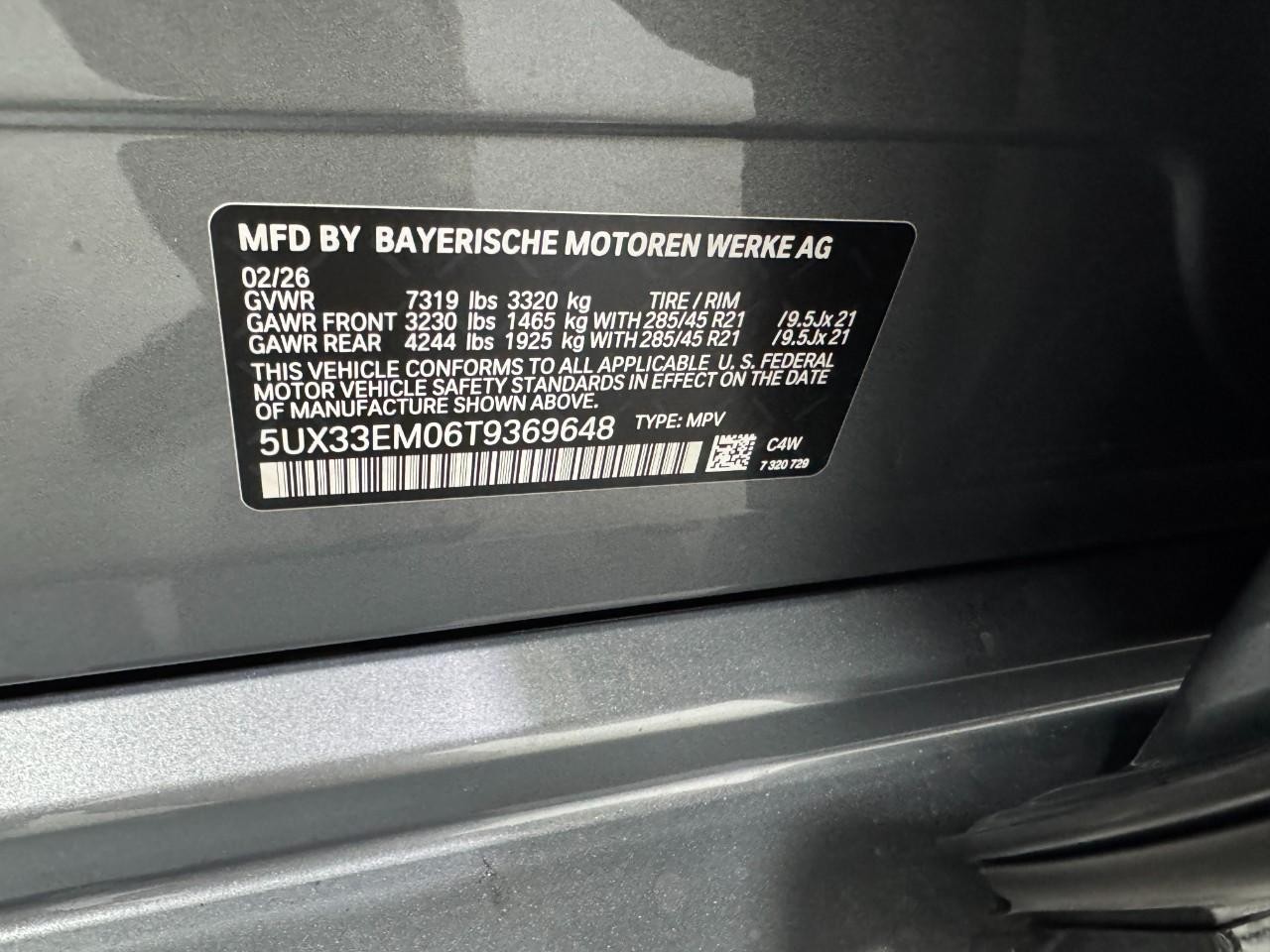 BMW X7 Vehicle Full-screen Gallery Image 38