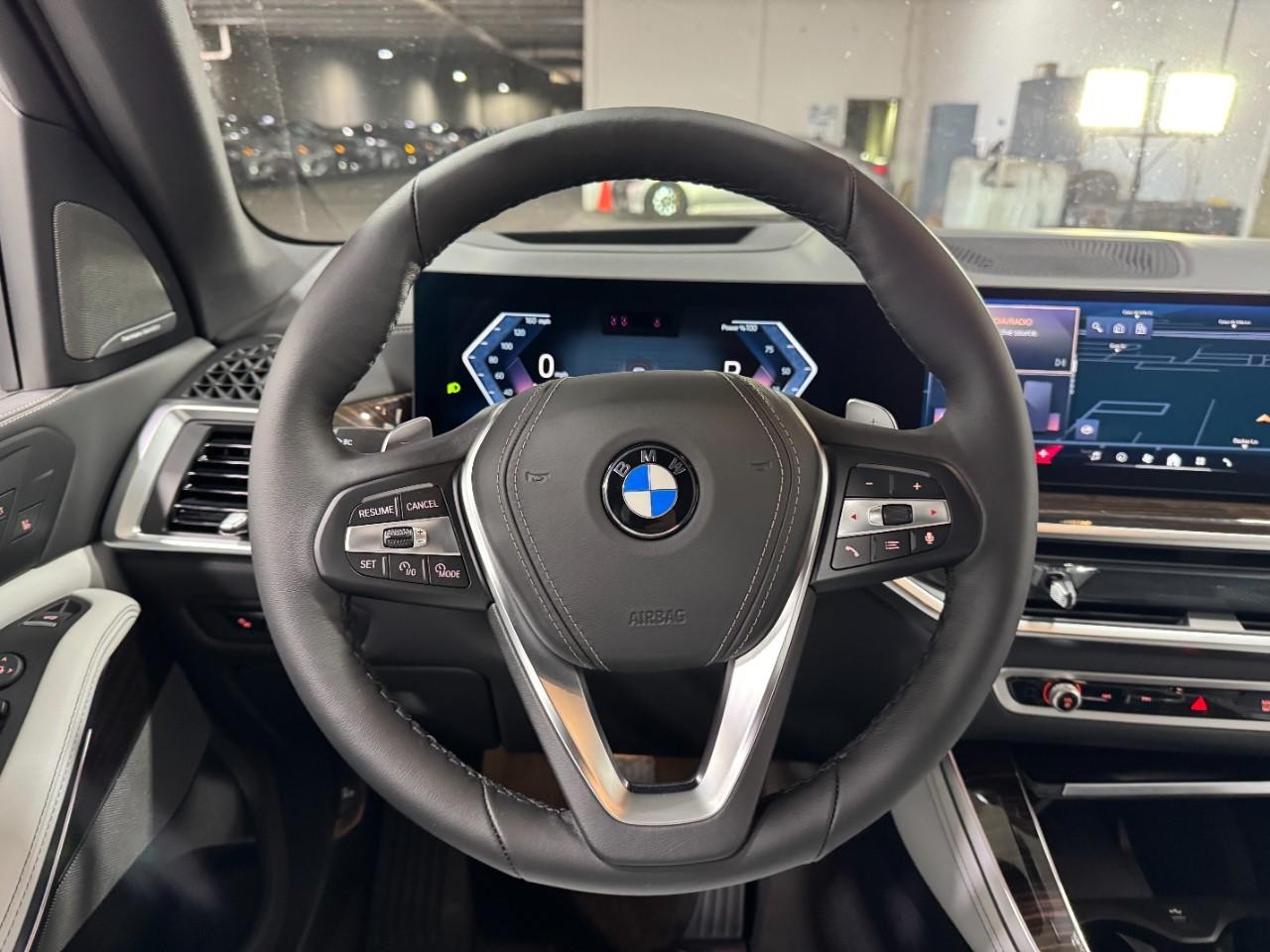 BMW X5 Vehicle Full-screen Gallery Image 14