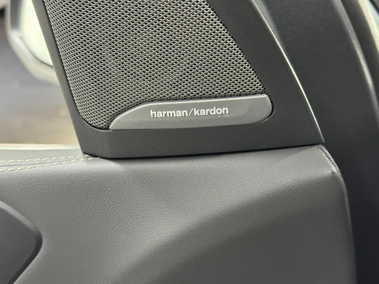 BMW X5 Vehicle Full-screen Gallery Image 23