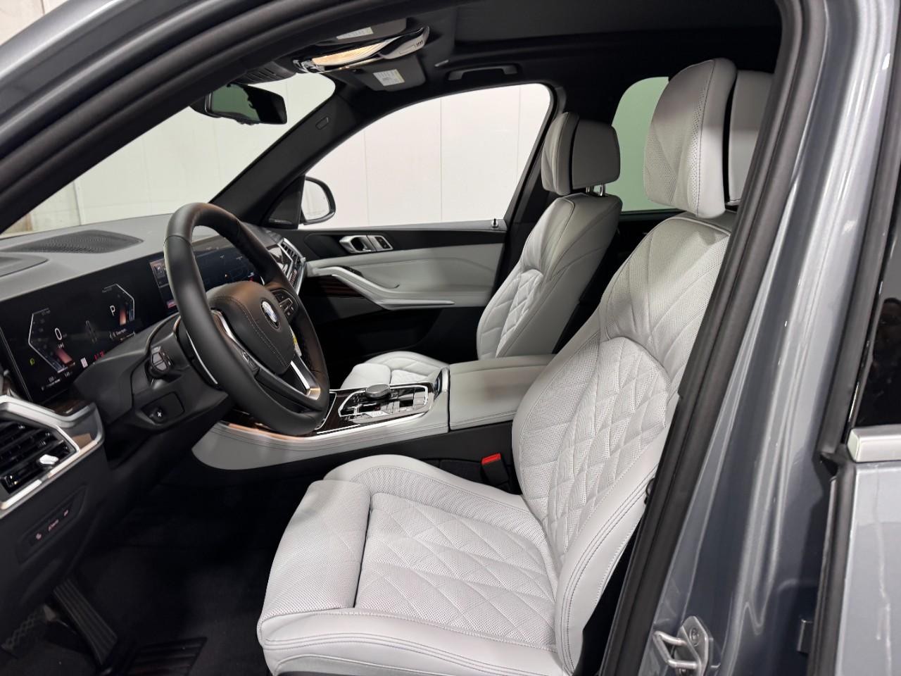 BMW X5 Vehicle Full-screen Gallery Image 27