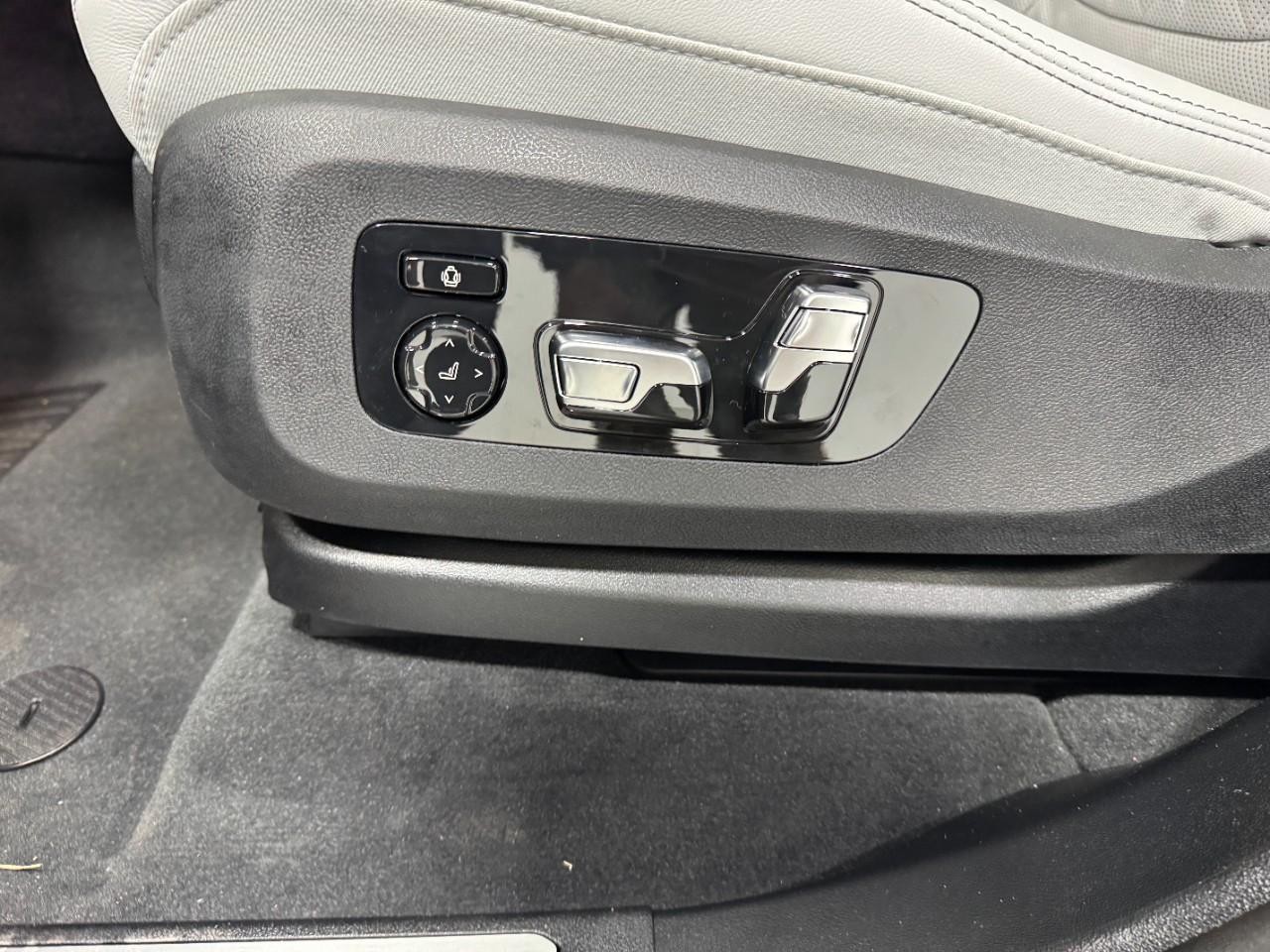 BMW X5 Vehicle Full-screen Gallery Image 29